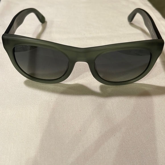 BURBERRY POLARIZED B4195-F 3531/T4 52 21 145 matte green frames, gray/green lens - Picture 1 of 7